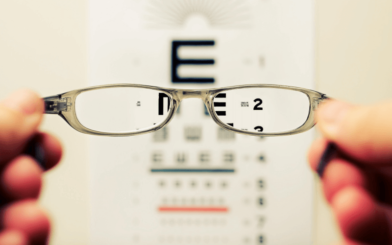 How to fix scratched glasses: myths and tips